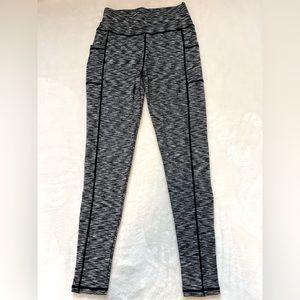 NWOT, Small Women Scrunch Butt Leggings High Waisted Workout Butt Lifting.